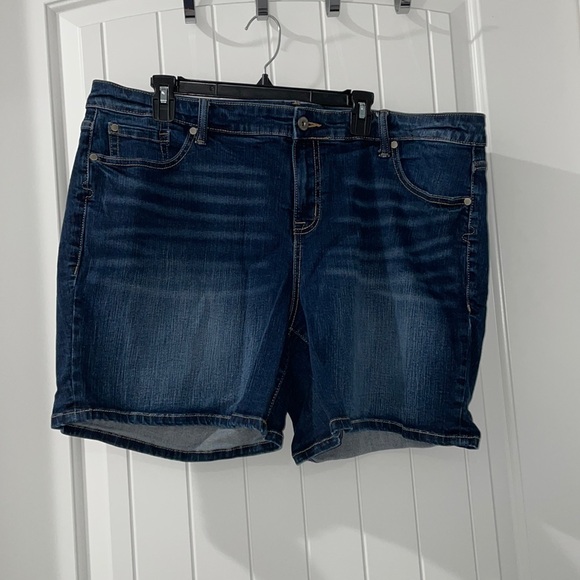 Torrid Size 20 NWOT Jean shorts - Picture 1 of 2